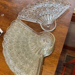 vintage glass fan dish an Anchor Hocking piece with 
Daisy & Button pattern